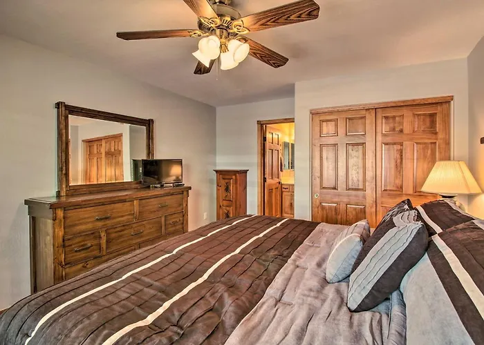 3 Mi To Trails: Woodsy Retreat In Overgaard! Holiday home Overgaard