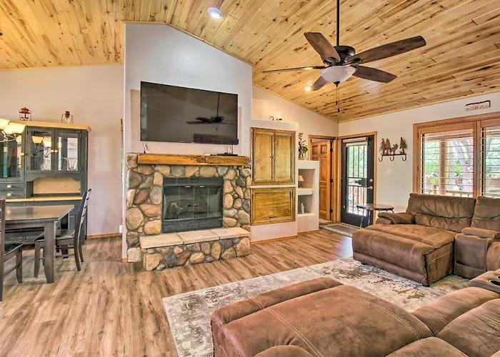 Holiday home 3 Mi To Trails: Woodsy Retreat In Overgaard!