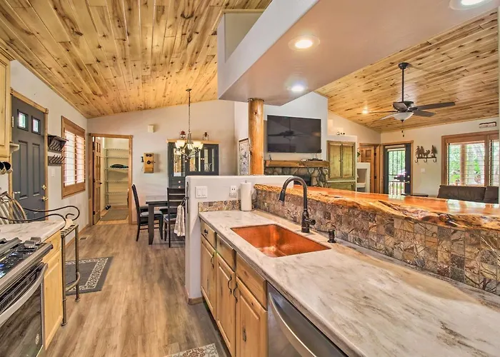 Holiday home 3 Mi To Trails: Woodsy Retreat In Overgaard!